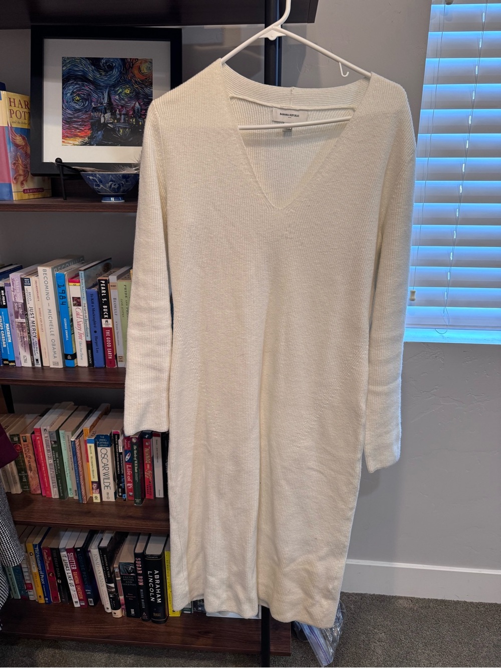 Banana Republic Cream V-Neck Long Sleeve Knit Dress